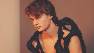 A Men with Curly Hair